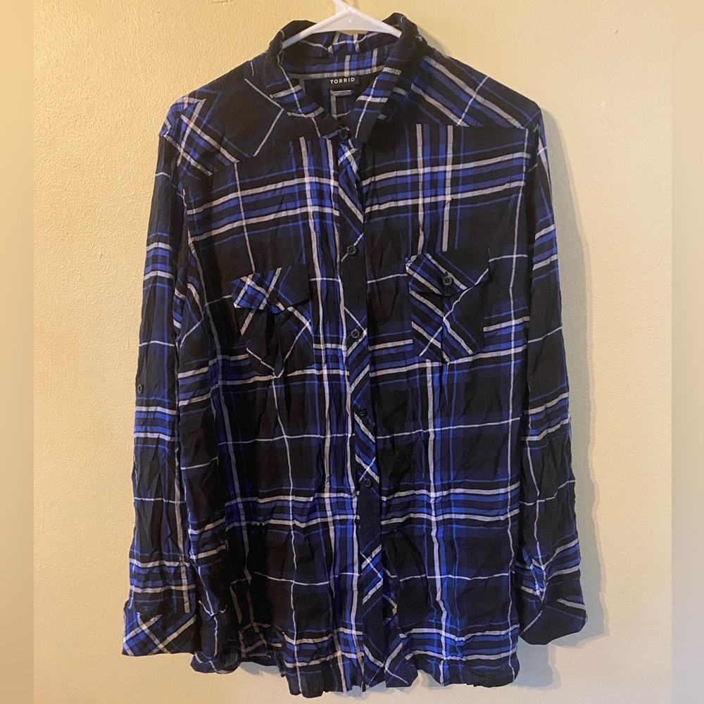 Torrid Button Up Shirt With Two Front Pockets Size 3